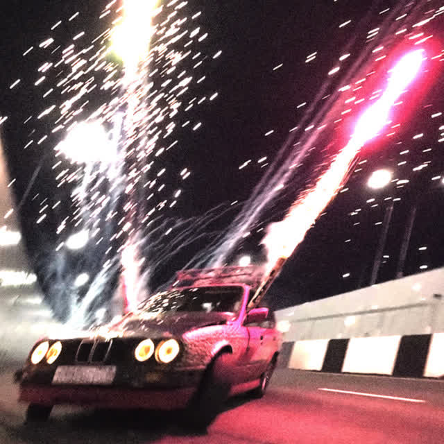 madk1d - дырки в штанах